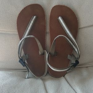 Women's 8.5 Earth Runner Sandals (Khaki)